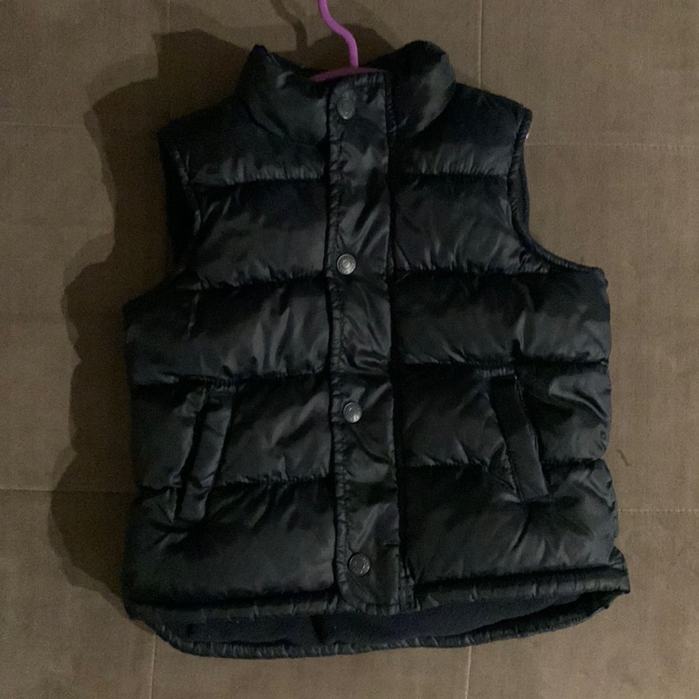 Black old navy puffer vest - 3T